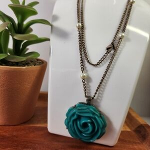 #2537, VTG AVON TURQUOISE ROSE FAUX PEARLS NECKLACE. 
